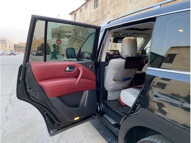 Car image 12