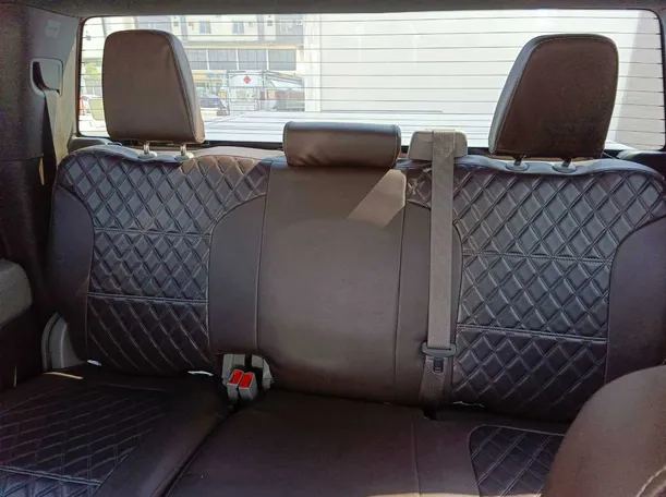 Car image 30
