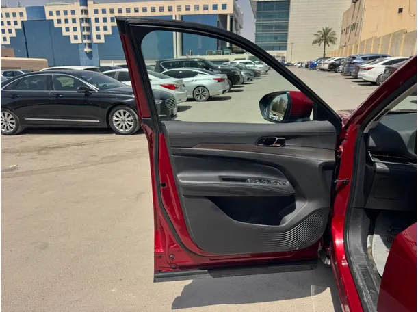 Car image 10