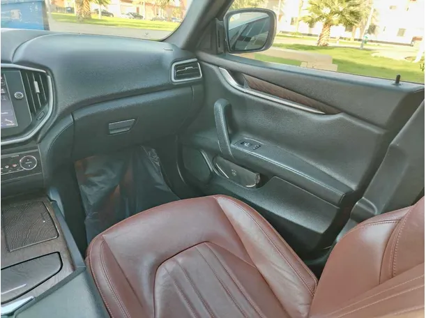 Car image 32