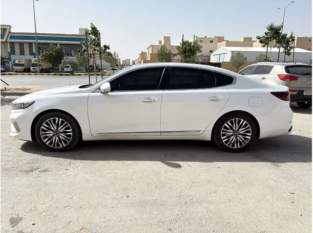 Car image 8