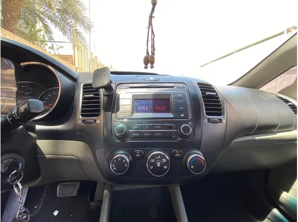 Car image 14