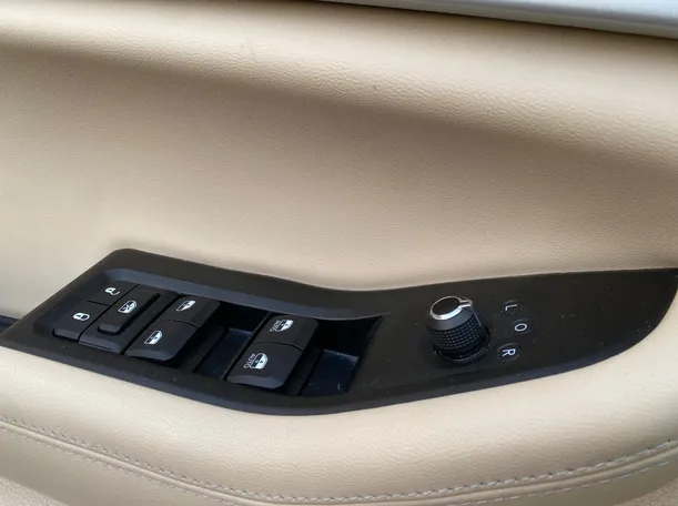 Car image 29