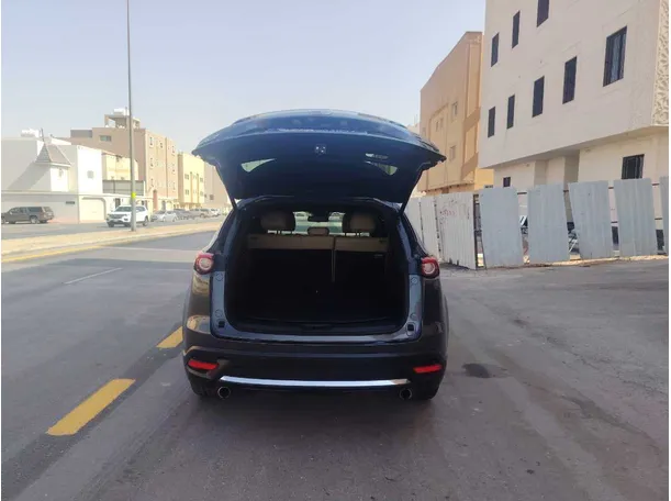 Car image 26