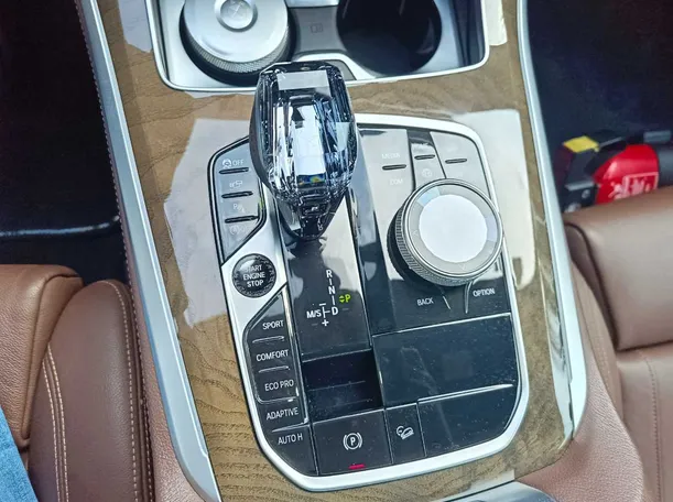 Car image 22