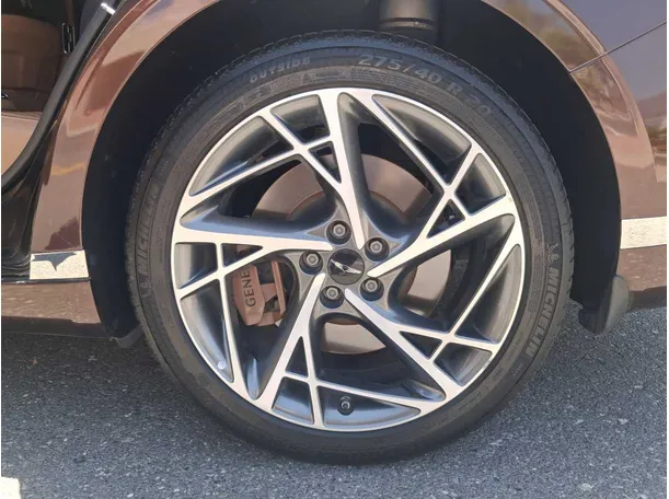 Car image 9