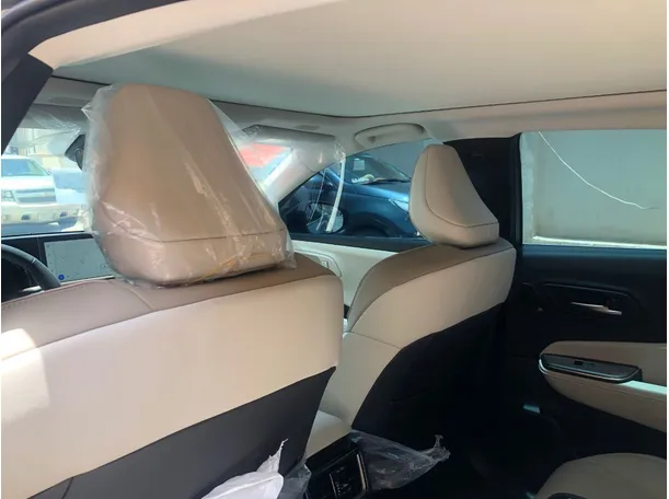 Car image 13