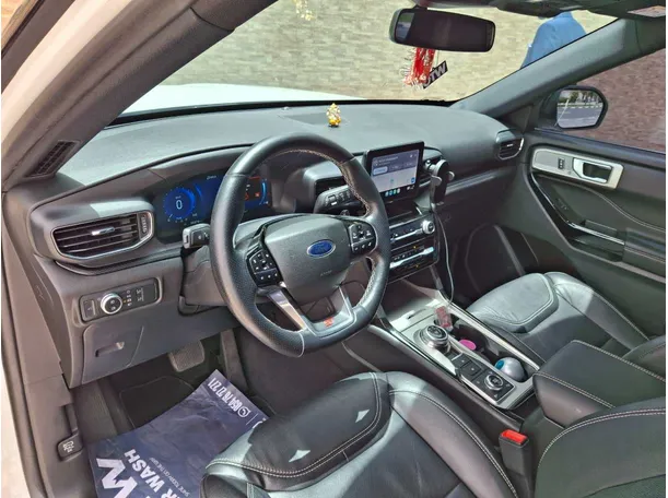 Car image 11
