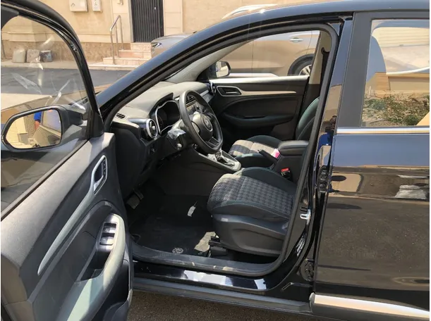 Car image 11
