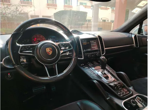 Car image 24