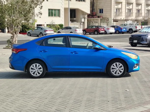 Car image 4