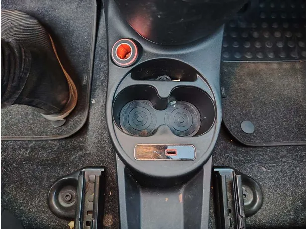 Car image 30