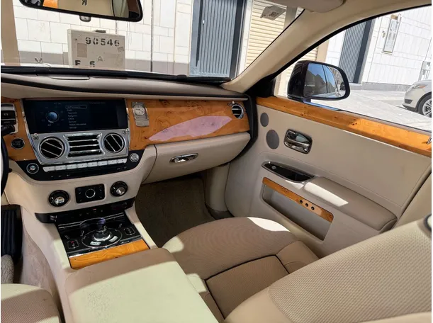 Car image 20