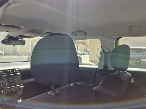 Car image 14