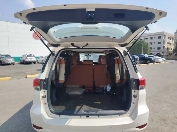 Car image 23