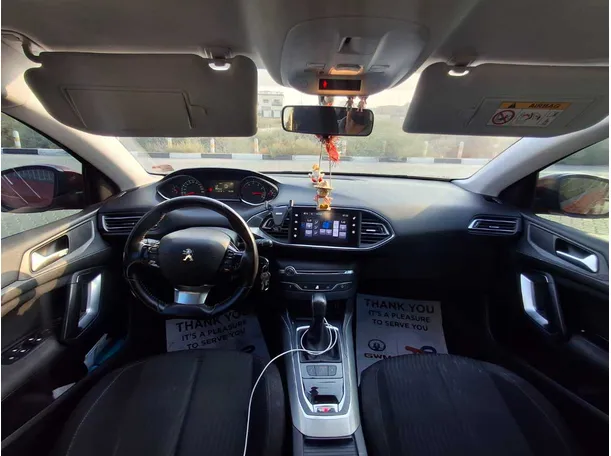Car image 14
