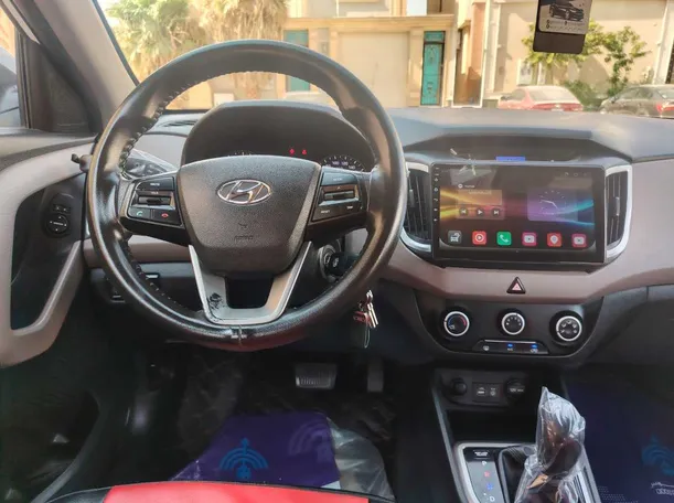 Car image 19