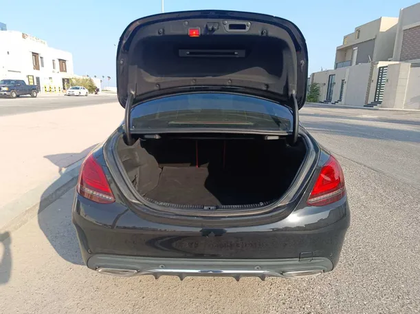 Car image 30