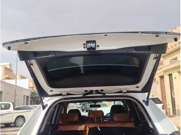 Car image 23