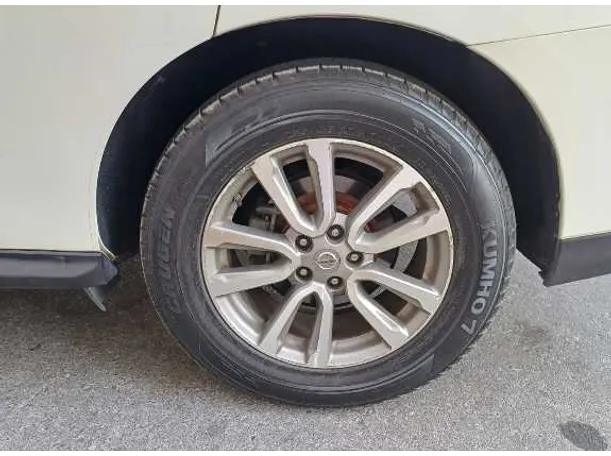 Car image 9
