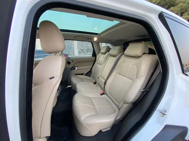 Car image 13