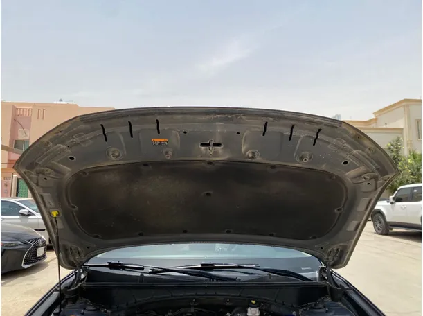 Car image 30