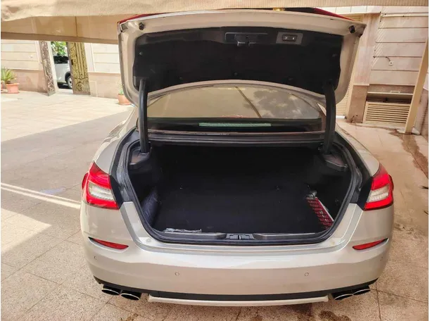 Car image 30
