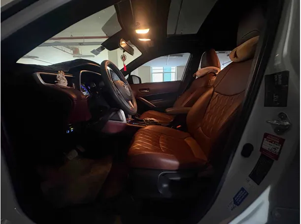 Car image 12
