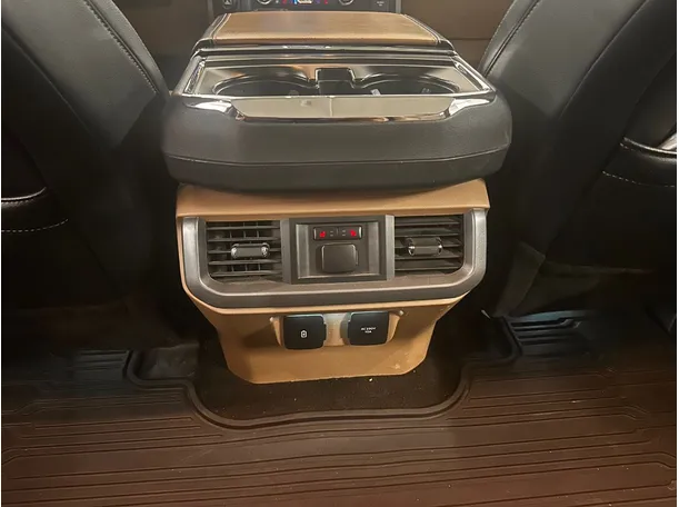 Car image 27
