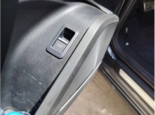 Car image 33