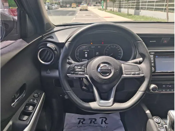 Car image 19