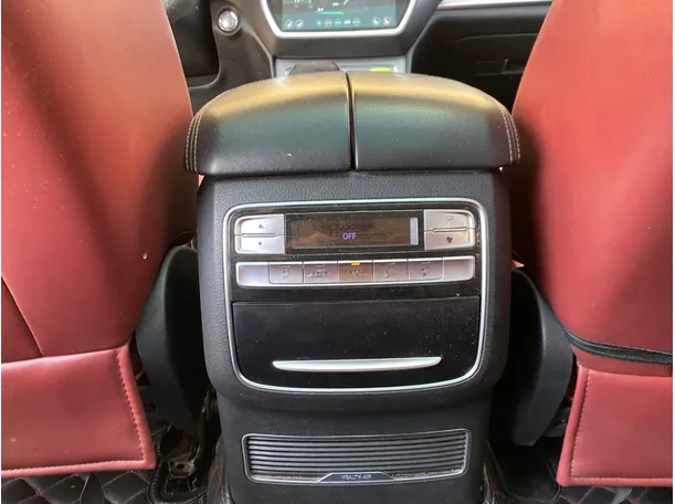 Car image 28