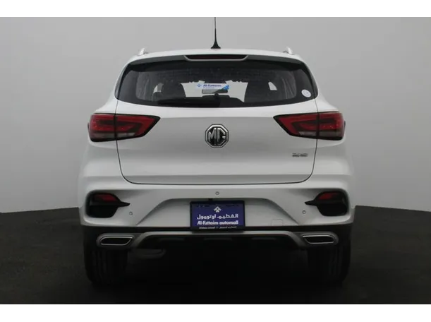 Car image 12