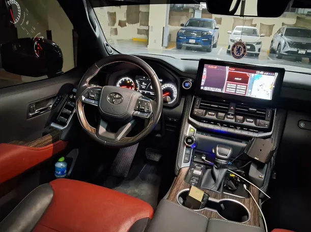 Car image 16