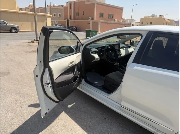 Car image 10