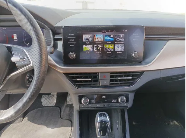 Car image 15