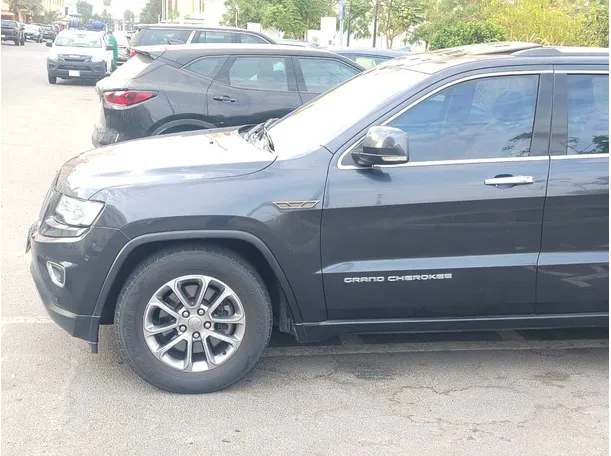 Car image 9