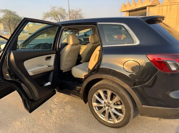 Car image 4