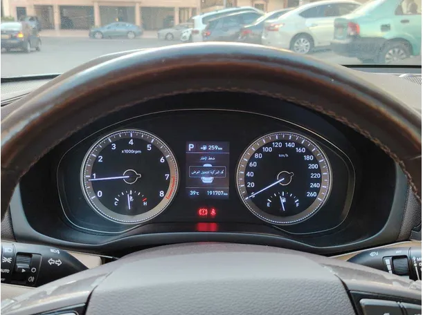 Car image 26