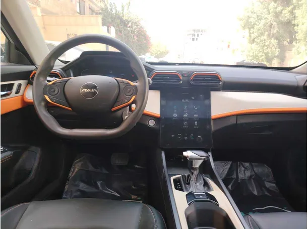 Car image 19