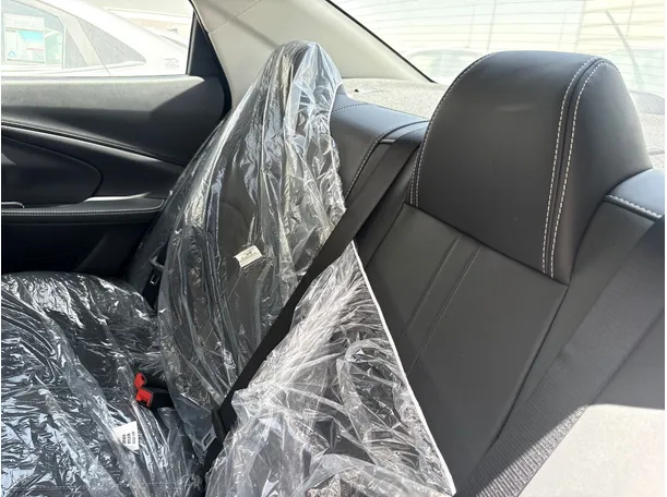 Car image 18