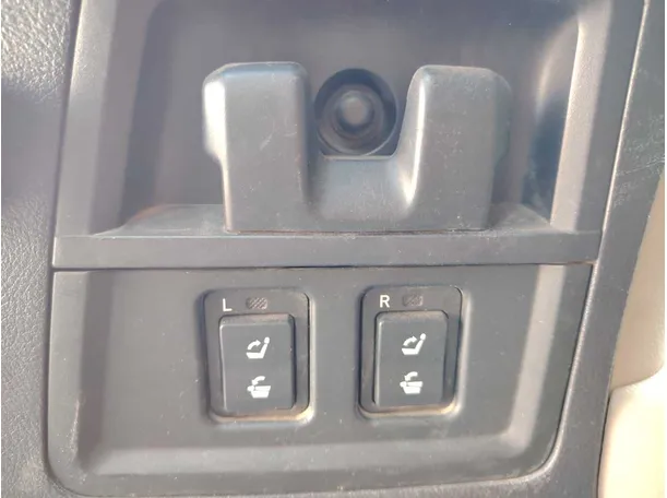 Car image 32