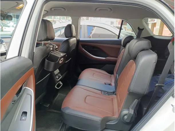 Car image 13