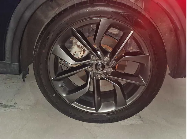 Car image 5