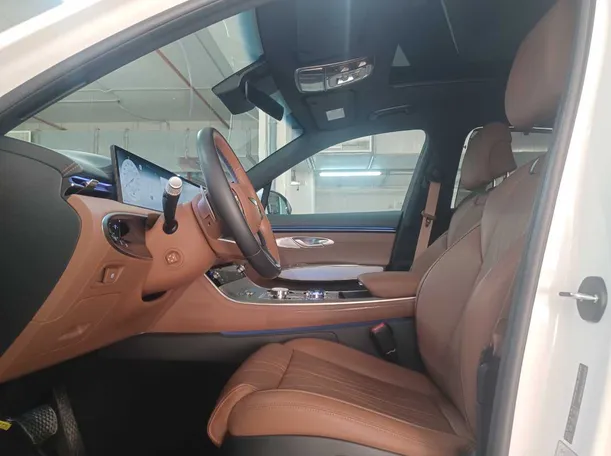 Car image 11