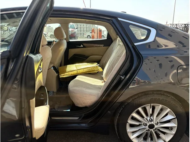 Car image 15