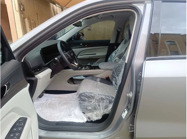 Car image 13