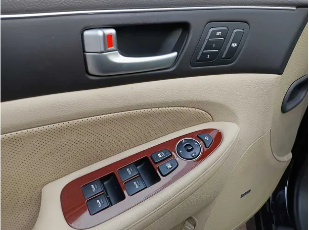 Car image 20