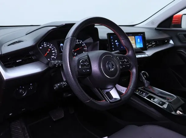 Car image 4