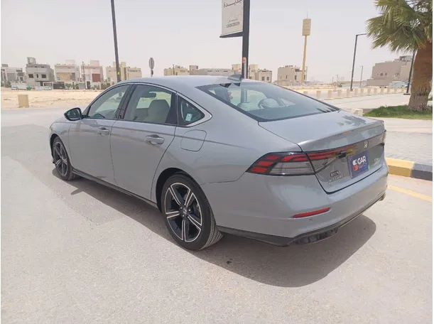 Car image 7